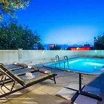 Vakantiehuis Family Friendly House With A Swimming Pool Sveti Filip I Jakov, Biograd - 15775 Sveti Filip i Jakov