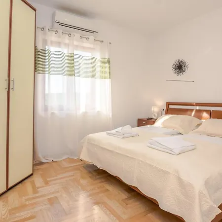 Family Friendly House With A Swimming Pool Sveti Filip I Jakov, Biograd - 15775 Nyaraló