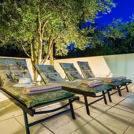 Family Friendly House With A Swimming Pool Sveti Filip I Jakov, Biograd - 15775 بيت للعطل سفيتي فيليب ياكوف