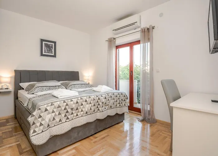 Hébergement de vacances Family Friendly House With A Swimming Pool Sveti Filip I Jakov, Biograd - 15775