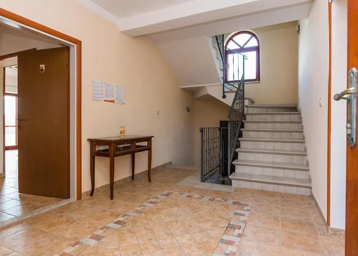 Family Friendly House With A Swimming Pool Sveti Filip I Jakov, Biograd - 15775 Hébergement de vacances