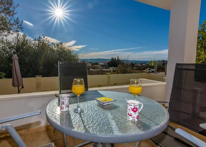 Hébergement de vacances Family Friendly House With A Swimming Pool Sveti Filip I Jakov, Biograd - 15775