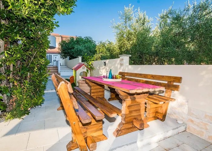 Family Friendly House With A Swimming Pool Sveti Filip I Jakov, Biograd - 15775 Hébergement de vacances